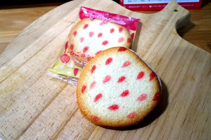 【日本點心】心型草莓夾心餅乾～香蕉巧克力夾心餅乾姊妹品之同樣好吃