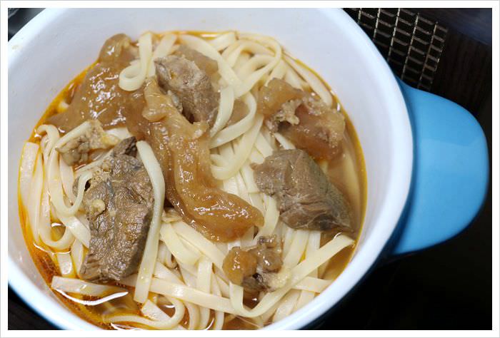 【試吃】珍苑牛肉麵～湯滾就上桌之料好湯濃肉大塊的方便牛肉麵